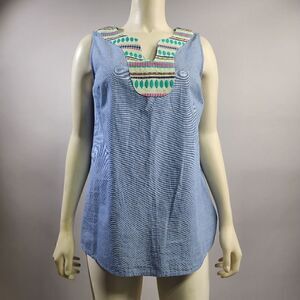 Crown & Ivy small top